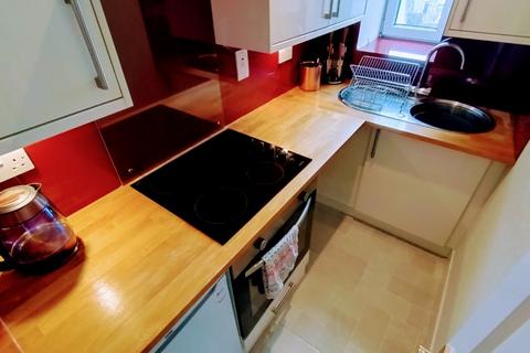 2 bedroom flat to rent, Esslemont Ave, Rosemount, Aberdeen, AB25