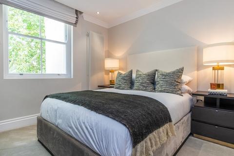 3 bedroom flat to rent, Kensington Gardens Square, London W2