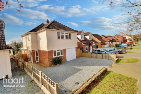 4 bedroom detached house for sale - The Mount, Romford