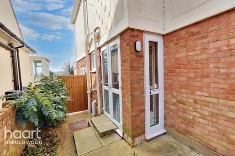 4 bedroom detached house for sale, The Mount, Romford