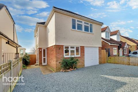 4 bedroom detached house for sale, The Mount, Romford