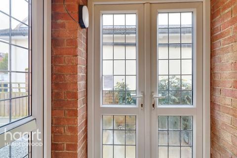 31 The Mount, Romford, RM3 7LJ