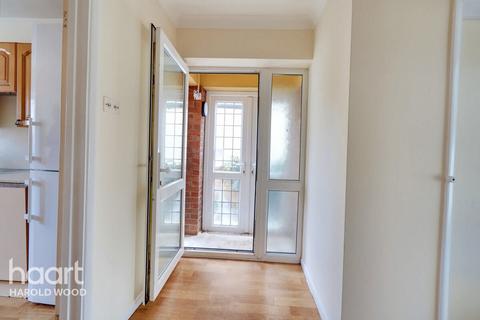 31 The Mount, Romford, RM3 7LJ