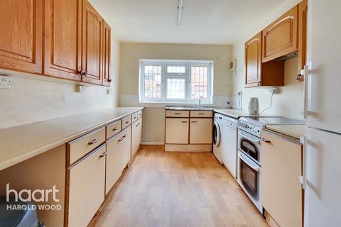 31 The Mount, Romford, RM3 7LJ