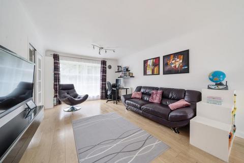12 Broadacre, Staines, TW18 2DH