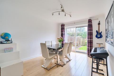 12 Broadacre, Staines, TW18 2DH