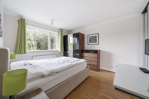 12 Broadacre, Staines, TW18 2DH
