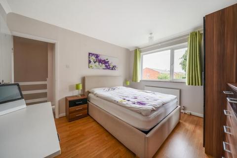 12 Broadacre, Staines, TW18 2DH