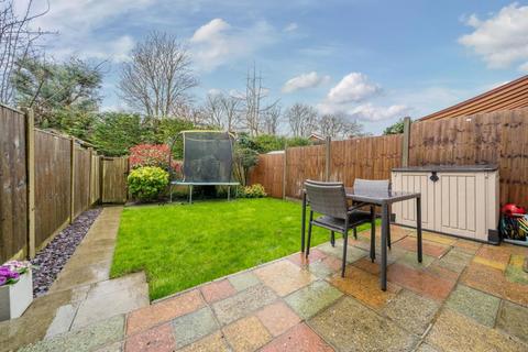 12 Broadacre, Staines, TW18 2DH