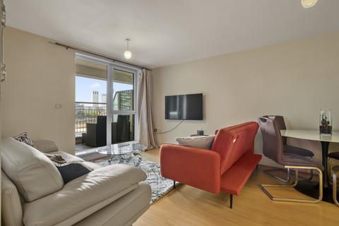 2 bedroom flat to rent, 18 LOMBARD ROAD, London SW11
