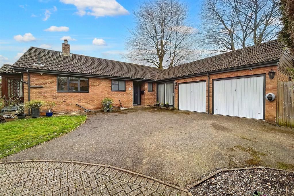 Fordingbridge 5 bed detached bungalow for sale £575,000