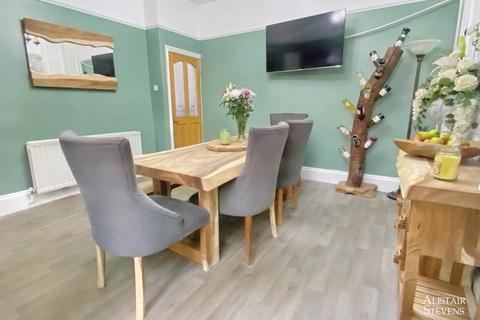 3 bedroom end of terrace house for sale, Milnrow Road, Shaw