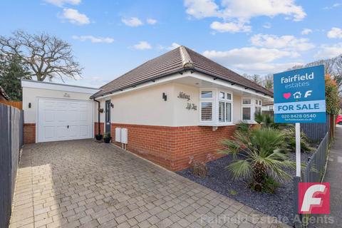 2 bedroom detached bungalow for sale, Compton Place, Carpenders Park