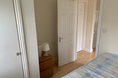 1 bedroom in a house share to rent, Worcester Park, KT4