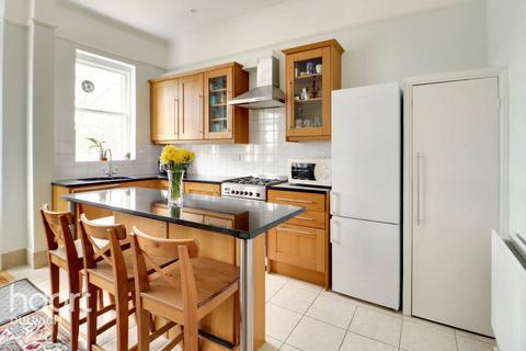 67b East Dulwich Road, London, SE22 9AP