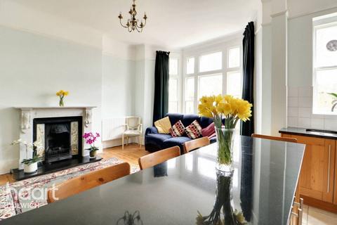 67b East Dulwich Road, London, SE22 9AP