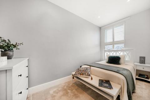 Flat 2, 72 Queens Road, London, SW19 8LR