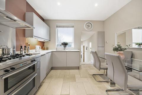 Flat 2, 72 Queens Road, London, SW19 8LR