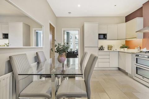 Flat 2, 72 Queens Road, London, SW19 8LR