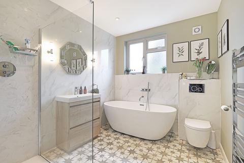 43 Forest Edge, Buckhurst Hill, IG9 5AE