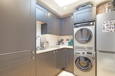 43 Forest Edge, Buckhurst Hill, IG9 5AE