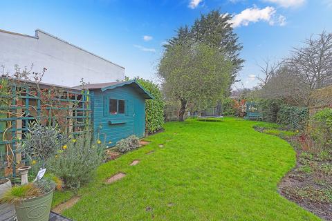 43 Forest Edge, Buckhurst Hill, IG9 5AE
