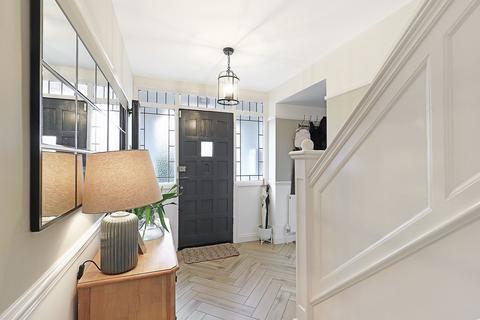 43 Forest Edge, Buckhurst Hill, IG9 5AE