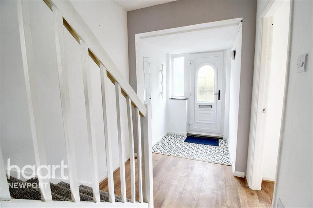 Manor Way, Risca 2 bed terraced house to rent £825 pcm (£190 pw)