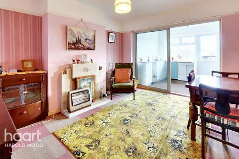 74 Prospect Road, Hornchurch, RM11 3TZ