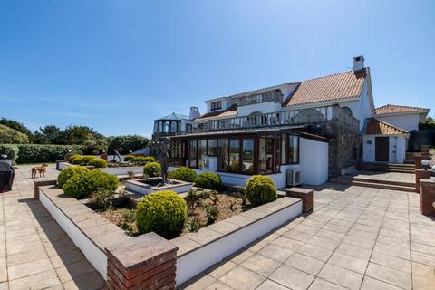 5 bedroom detached house for sale, Rue De L'Aitte, St Peter's, Guernsey