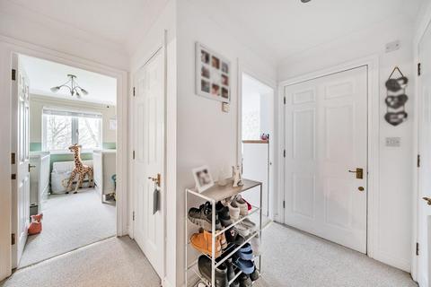 2 bedroom flat for sale, Knaphill,  Woking,  GU21