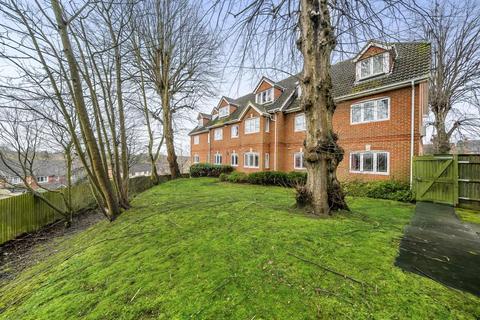 2 bedroom flat for sale, Knaphill,  Woking,  GU21