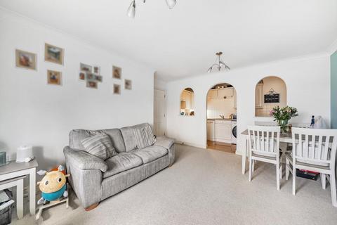 2 bedroom flat for sale, Knaphill,  Woking,  GU21