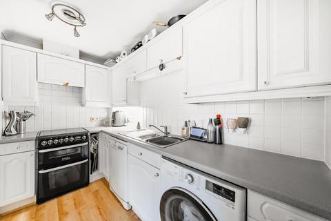 2 bedroom flat for sale, Knaphill,  Woking,  GU21