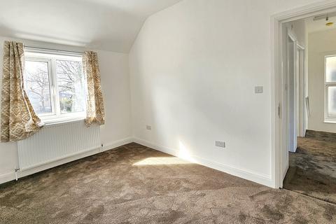 2 bedroom flat to rent, North Circular Road, London NW10