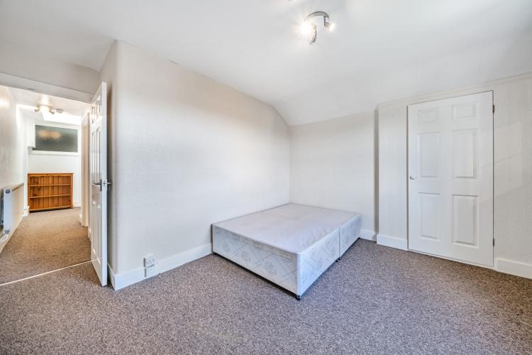 Fernwood Avenue London SW16 Apartment - £1,100 pcm (£254 pw)