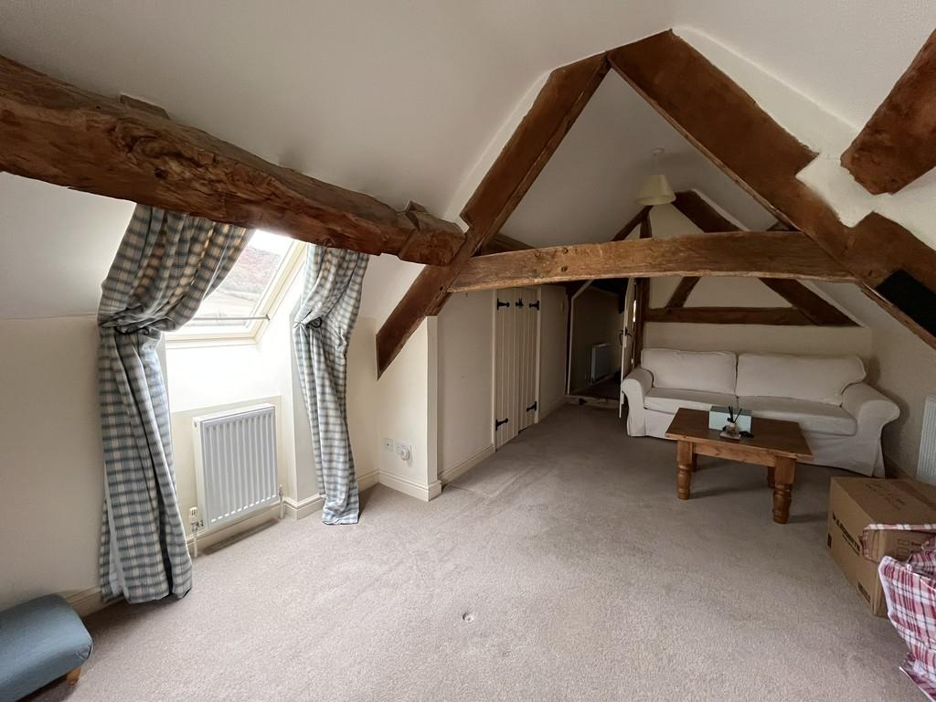 Bedroom 6 sitting area
