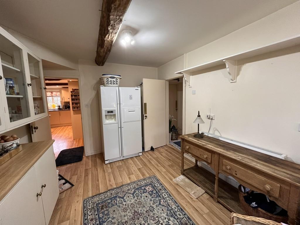 Utility looking to kitchen