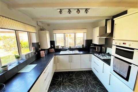 4 bedroom detached house to rent, Heightington Place, Stourport-On-Severn