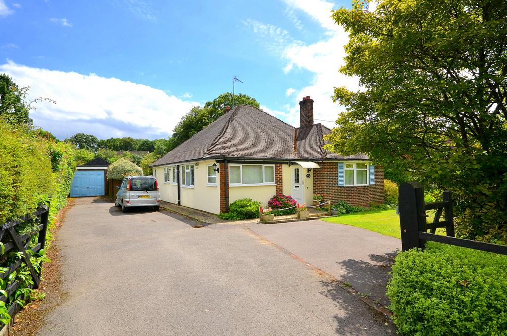 Cranleigh Road, Ewhurst, GU6 3 bed bungalow for sale £700,000