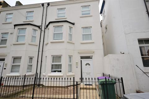 4 bedroom semi-detached house to rent, Victoria Grove, Folkestone