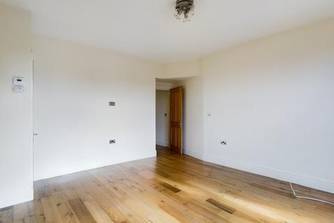 1 bedroom ground floor flat for sale, 20 Ashenground Road