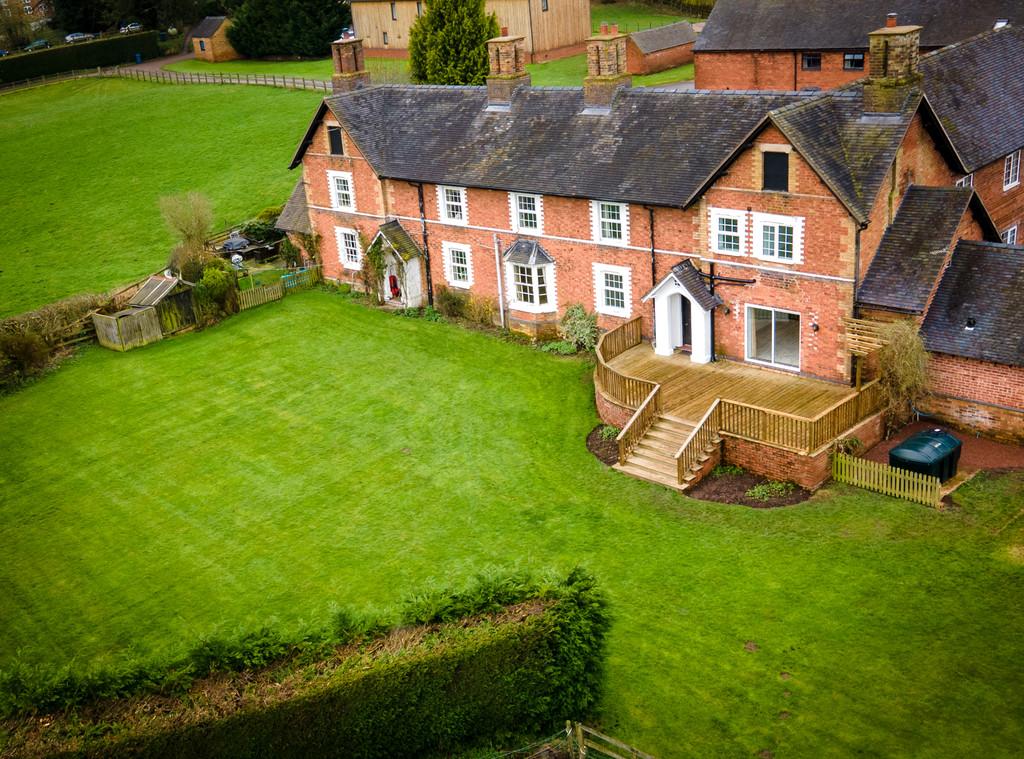 Adbaston, Stafford 5 bed farm house £1,695 pcm (£391 pw)