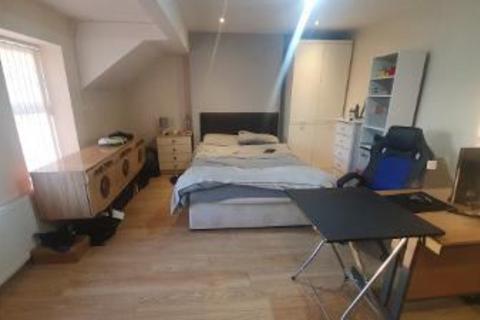 7 bedroom terraced house to rent, Richmond Grove(Available Sep 2025 BILLS INC), Manchester M13