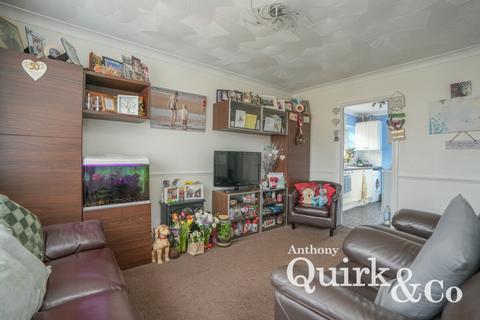 2 bedroom bungalow for sale, Kamerwyk Avenue, Canvey Island, SS8