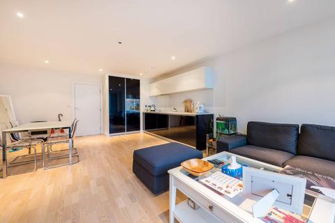 2 bedroom flat for sale, Pump House Crescent, Kew Bridge, Brentford, TW8