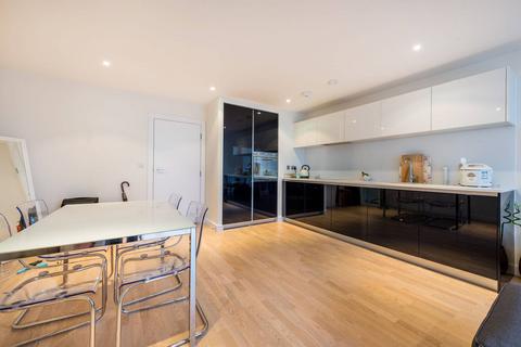 2 bedroom flat for sale, Pump House Crescent, Kew Bridge, Brentford, TW8