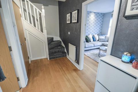 3 bedroom semi-detached house for sale - Welman Way, Altrincham