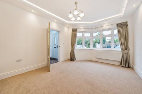 3 bedroom semi-detached house to rent - Minniedale, Surbiton, KT5