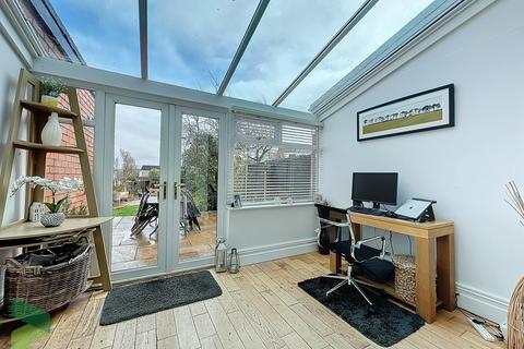 70 Sunnyhurst Lane, Darwen, BB3 1JT